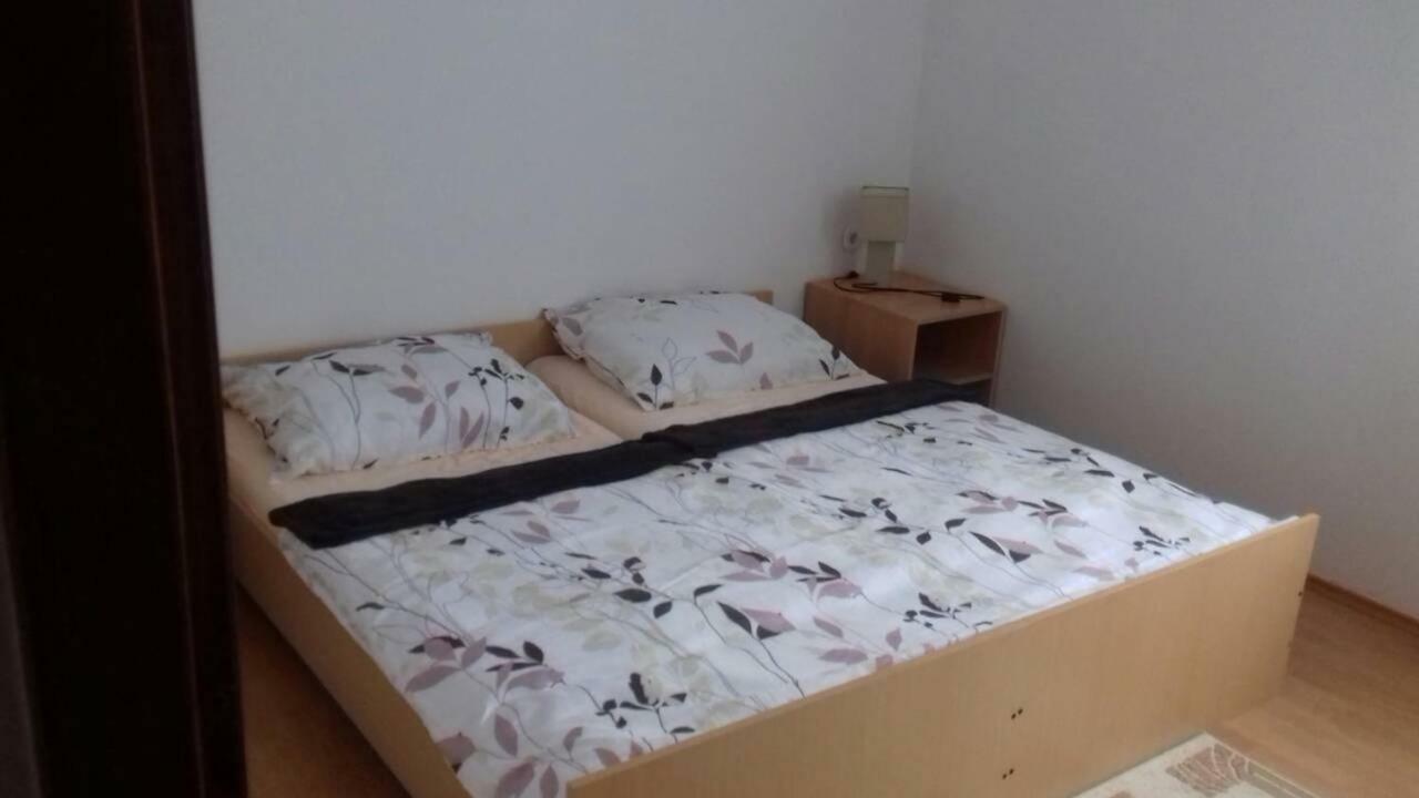 Apartmani Misak Vrsi Exteriör bild