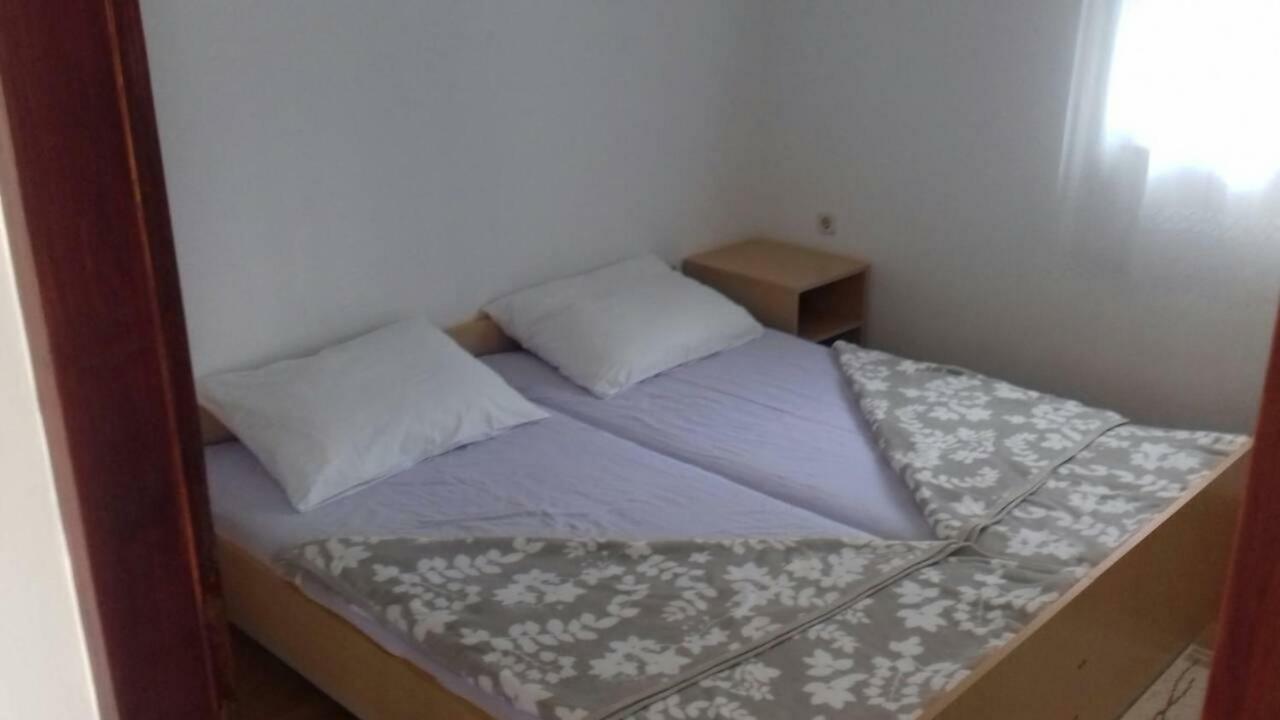 Apartmani Misak Vrsi Exteriör bild